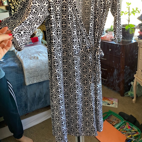 Patterned wrap midi dress - Picture 3 of 3